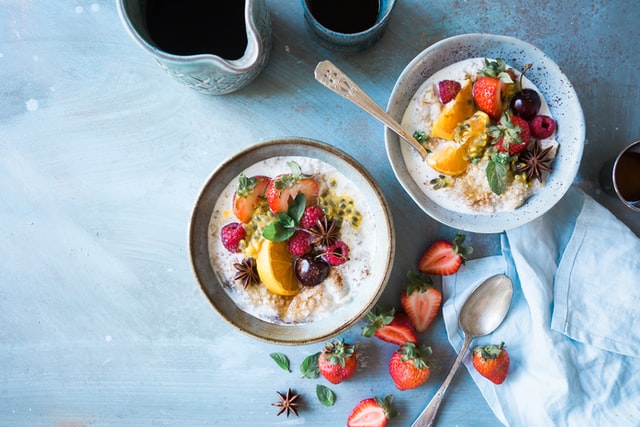 Oatmeal breakfast with fruit